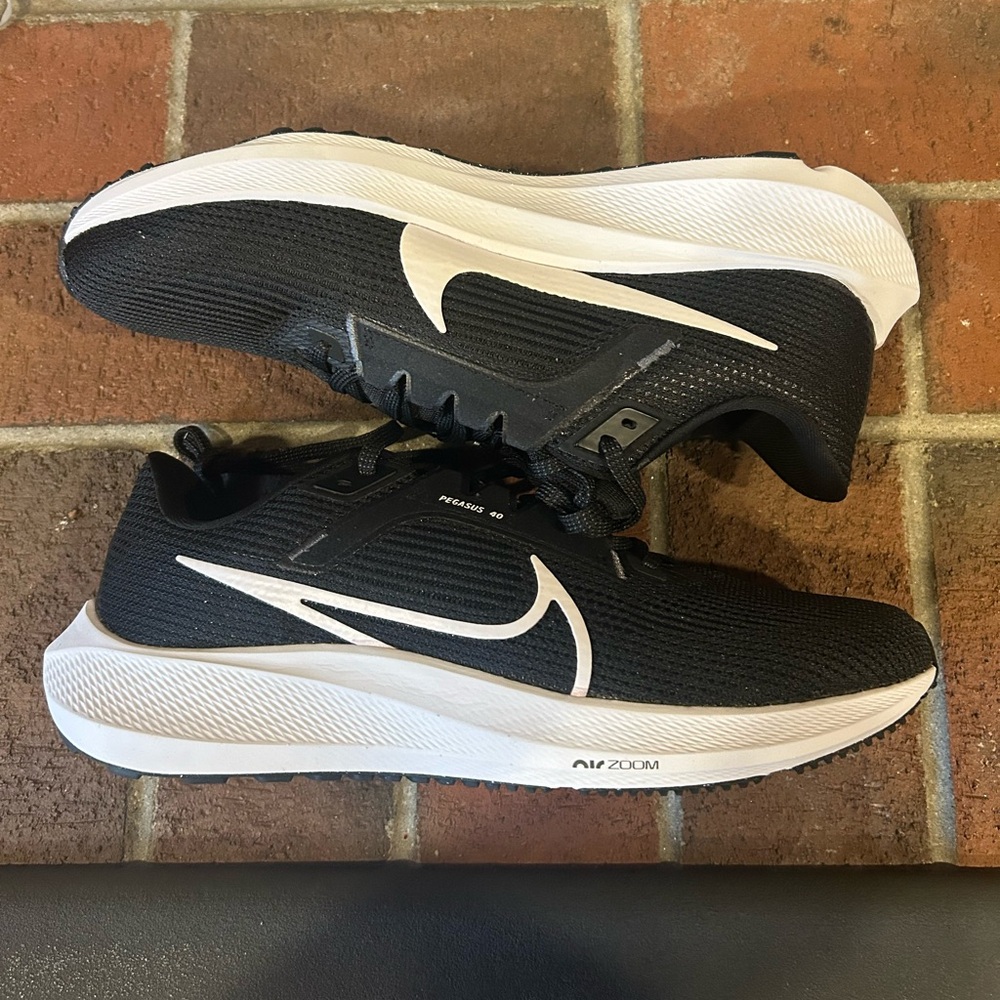 Nike Pegasus 40 Black/White Men’s Size 9 NWOB
